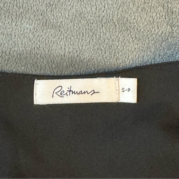 Reitmans Black Asymmetrical A-Line Mini Top

#1094 - Picture 5 of 6